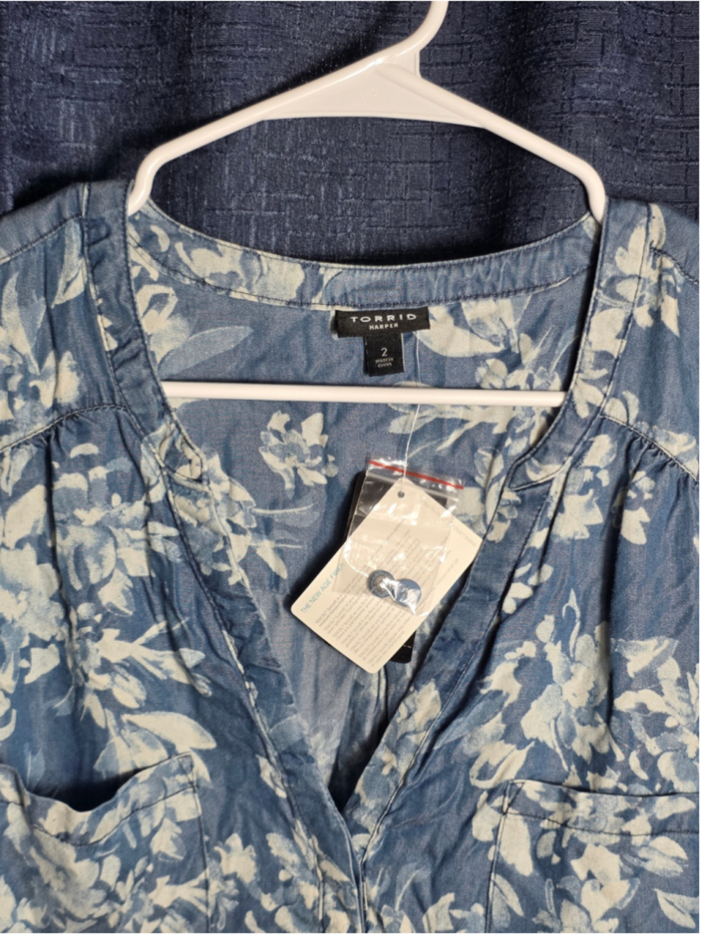Women's Torrid Harper Blouse Size 2 Blue White Floral Print Top cottagecore chic - Picture 2 of 5
